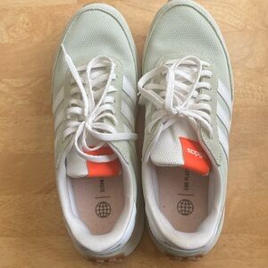 Adidas 7 1/2 - 70’s Run sneaker sea foam green
